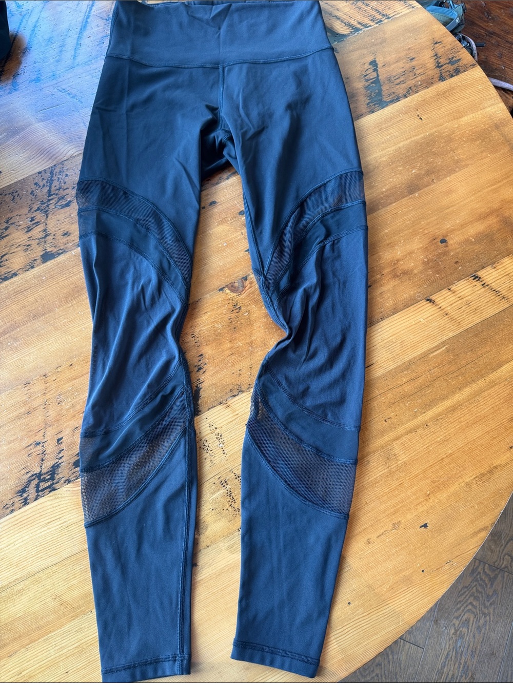 Lululemon Black Mesh Panel Leggings – Size 6